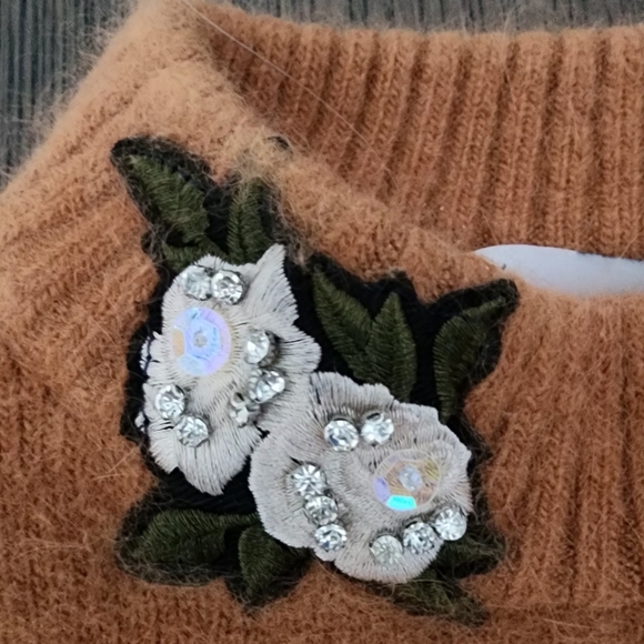 Very warm sweater with embroidery, size S - Picture 7 of 10